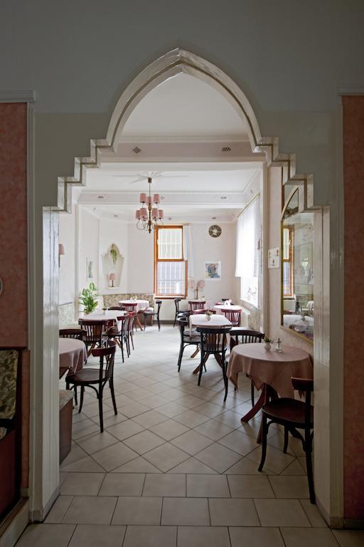 Pension Cafe Suzette Gotha Exteriör bild